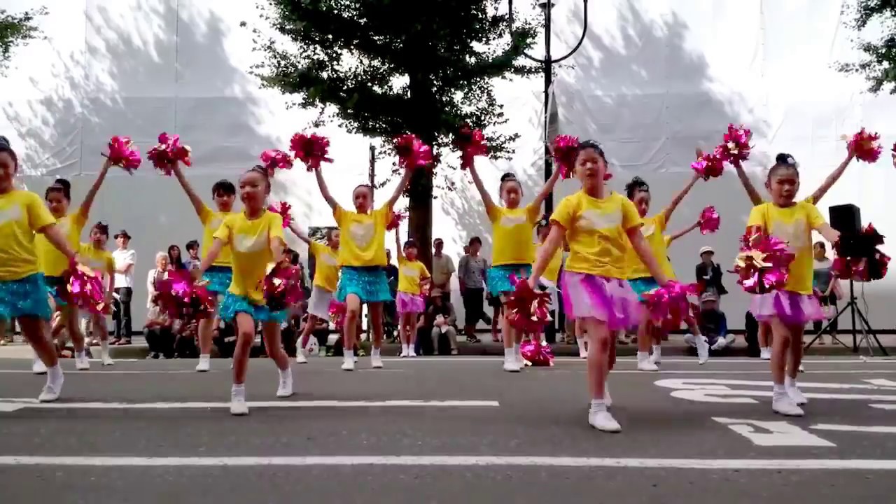 POV Young cheerleaders asian